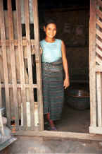 Jpeg 29K The wife of the head of the family of dyers - Amarapura, Shan State 809f36.jpg