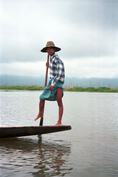 Jpeg 40K 9809P35 Intha leg-rower on Lake Inle, Shan State.