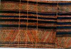 Jpeg 50K detail of Zantu man's tunic