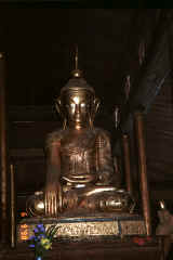 To Jpeg 28K stature of Buddha at Nga Phe Kyaung monastery, Lake Inle, Shan State, Myanmar 9809Q13.JPG
