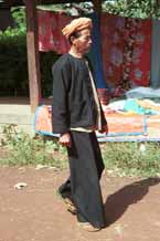 to 31K Jpeg 9809I25 Pa'O man walking through Kalaw 5-day market showing his loose trousers, Shan style jacket and towelling turban