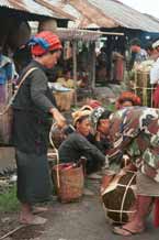 to 34K Jpeg 9809N01 Pa'O women at Nampan 5-day rotating market, Lake Inle, Shan State trading thanapet leaf from cordia trees used for rolling around the local cheroots.