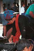 to 24K Jpeg 9809N16 Pa'O woman checking the quality of the rice in Nampan 5-day rotating market, Lake Inle, Shan State