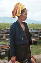to 31K Jpeg 9809O10 Pa'O woman at Nampan 5-day rotating market, Lake Inle, Shan State. She is waiting to buy liquid fuel. Note the short serge jacket with details of the fabric woven in the selvedge used to trim the front pocket. She is wearing the jacket over her lose blouse with embroidered seam trimmings. 