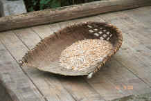 Jpeg 33K Freshly dried rice in a basket scoop - Bi Ke village, Mi Gu township, Zhenfeng county, Guizhou province 0010s05.jpg