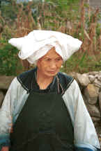Jpeg 28K Old Bouyei woman - Bi Ke village, Mi Gu township, Zhenfeng county, Guizhou province 010s35.jpg