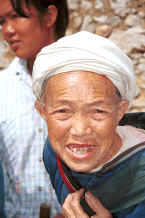 Jpeg 27K Old Bouyei woman - Bi Ke village, Mi Gu township, Zhenfeng county, Guizhou province 0010t05.jpg