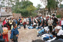Jpeg 47K The textile market which developed during our visit - Bi Ke village, Mi Gu township, Zhenfeng county, Guizhou province 0010t06.jpg