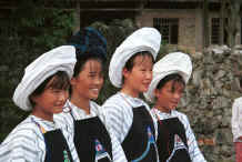 Jpeg 35K Close up of Bouyei woman and three young girls - Bi Ke village, Mi Gu township, Zhenfeng county, Guizhou province 0010t09.jpg