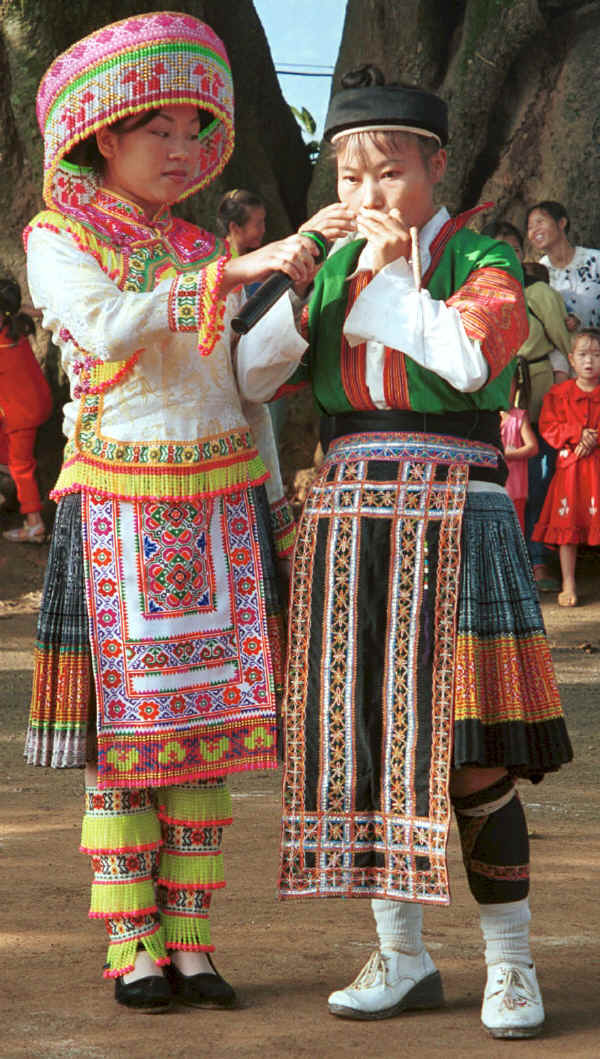 Choreographer (Senior Middle Schoolgirl) and Jew's harp soloist - Da Shu Jia village, Xin Zhou township, Longlin county, Guangxi province 0010h24.jpg