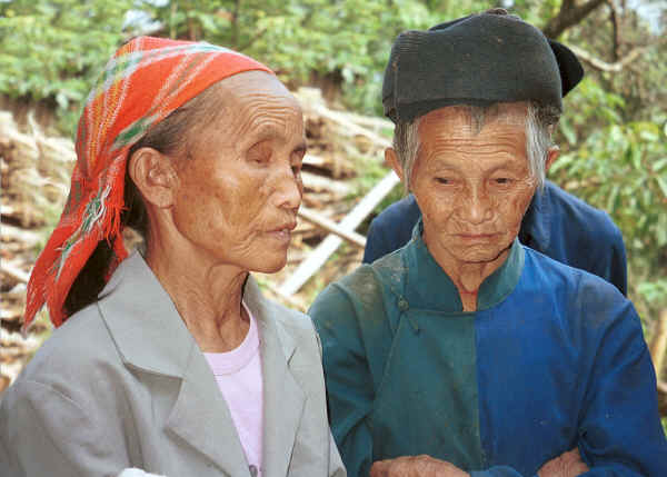 Two old ladies come to watch the textile market - Da Shu Jia village, Xin Zhou township, Longlin county, Guangxi province 0010i25A.jpg