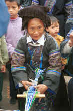 Jpeg 30K Black Miao woman demonstrating weaving a braid - Dai Lo village, Shi Zi township, Ping Ba county, Guizhou county 0010z28.jpg