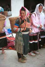Jpeg 29K Flower Miao and Side Comb Miao women at the market - De Wo market, De Wo township, Longlin county, Guangxi province 0010f28.jpg