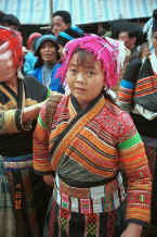 Jpeg 53K Flower Miao woman from a village in Zhu Chang township bringing her textiles to sell in De Wo market, De Wo township, Longlin county, Guangxi province, South West China 0010f29.jpg