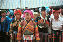 Jpeg 45K Flower Miao women ready to sell their textiles - De Wo market, De Wo township, Longlin county, Guangxi province 0010f31.jpg