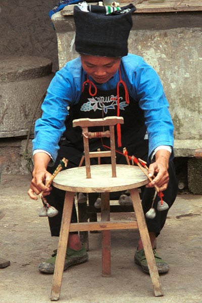 Jpeg 53K  0110E04 Woman working on a briad loom in Gan He village, Ya Rong township, Huishui county, Guizhou province, south-west China. The people living in this village are known as Qing Miao. There has been considerable intermarriage between Miao and Bouyei and the costume is very mixed.