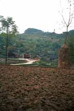 to Jpeg 49K 0111F26 November 2001 in the Geijia village of Ma Tang, Kaili City, Guizhou province 