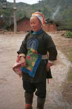 to Jpeg 57K 0100F27 Gejia woman, Ma Tang village, Kaili City, Guizhou province.