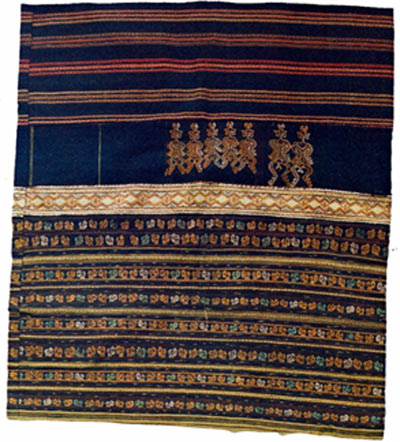 59K Jpeg Li tube skirt  - possibly Li: Qi sub-group. The large (probably embroidered) figures are somewhat similar to motifs on a blouse shown in Stübel 1937: fig 236 (see Li references)  LI-01ae