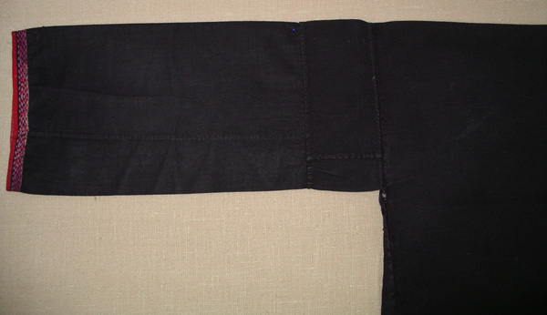 Jpeg 50K Sleeve of a Qi Li woman's embroidered blouse purchased in 2005 in in the style of those from Changjiang in Hainan Island