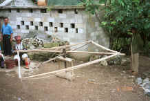 Jpeg 35K White Miao woman checking the hemp or ramie thread for breaks during the processing of the thread - Ma Wo village 0010j08.jpg