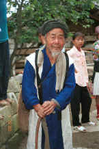 Jpeg 27K Old man who welcomed us into the White Miao Ma Wo village, Zhe Lang township, Longlin county, Guangxi province 0010j19.jpg