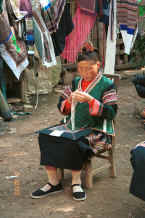 Jpeg 34K Side Comb Miao married woman cutting a paper cut for embroidery - Pao Ma Cheng village, Teng Jiao township, Xingren country, Guizhou province 0010n24.jpg