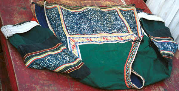 Side Comb Miao girl's jacket.  Note that it is decorated with batik inserts rather than embroidered ones which seem to be the current fashion. Pao Ma Cheng village, Teng Jiao township, Xingren country, Guizhou province. 0010o14.jpg