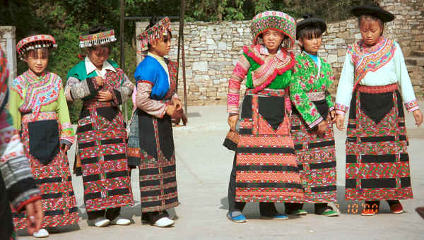 Very ornate aprons in the Clean Water/Red Hat Miao style - Sha Jiao village, Wan Teng township, Xingyi metropolitan area, Guizhou province 0010l30.jpg