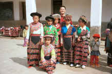 Jpeg 57K Miao dancers with our local guide, Sha Jiao village, Wan Teng township, Xingyi metropolitan area, Guizhou province 0010m27.jpg
