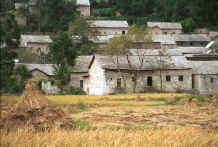 Jpeg 41K Traditional stone houses, Shitou village, Huanggousu township, Zhen Nin county, Guizhou province 0010t28.jpg