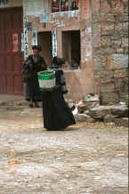 Jpeg 33K Two old Bouyei women - Shitou village, Huanggousu township, Zhen Nin county, Guizhou province 0010u07.jpg
