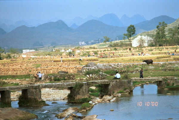 Looking across the bridge at Shitou village, Huanggousu township, Zhen Nin county, Guizhou province 0010u14.jpg