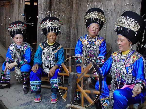 Jpeg 59K Festival in Songtao Miao Autonomous County, Tongren Prefecture, Eastern Guizhou Province, 9 May, 2004.