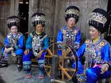 to Jpeg 59K Festival in Songtao Miao Autonomous County, Tongren Prefecture, Eastern Guizhou Province, 9 May, 2004.