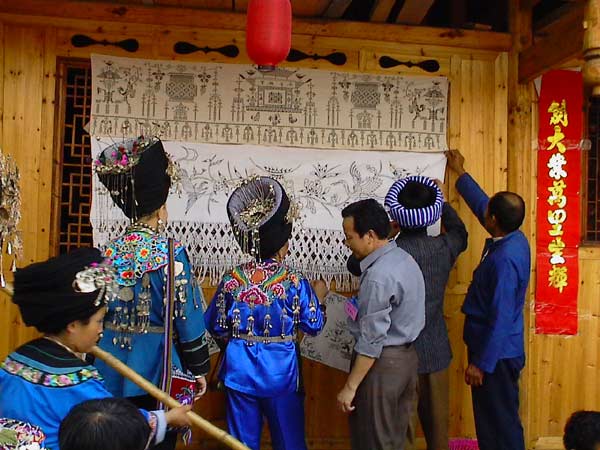 Jpeg 54K Festival in Songtao Miao Autonomous County, Tongren Prefecture, Eastern Guizhou Province, 26 May, 2004.