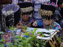 to Jpeg 59K Festival in Songtao Miao Autonomous County, Tongren Prefecture, Eastern Guizhou Province, 26 May, 2004.