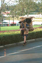 Jpeg 40K Sani worker under a heavy load - Stone Forest, Shilin, Stone Forest county, Yunnan province 0010b29.jpg