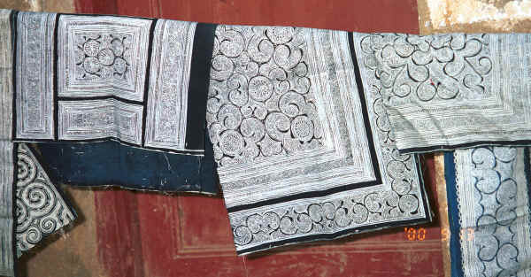 Side Comb Miao batik pieces for baby carriers - Xian Ma village, Hou Chang township, Puding county, Guizhou province 0010y37.jpg