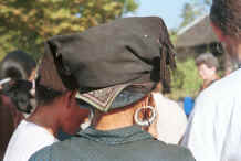Jpeg 33K Back view of Black Miao woman, Zuo Qi village, Min Gu township, Zhenfeng county, Guizhou province 0010r04.jpg