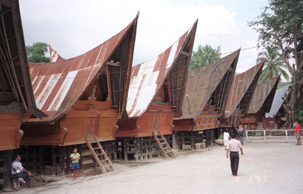 Toba Batak houses at Ambarita, Samosir Island, Lake Toba, Sumatra 9703e16