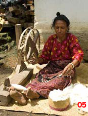 to 75K Jpeg - handspinning cotton at Watublapi