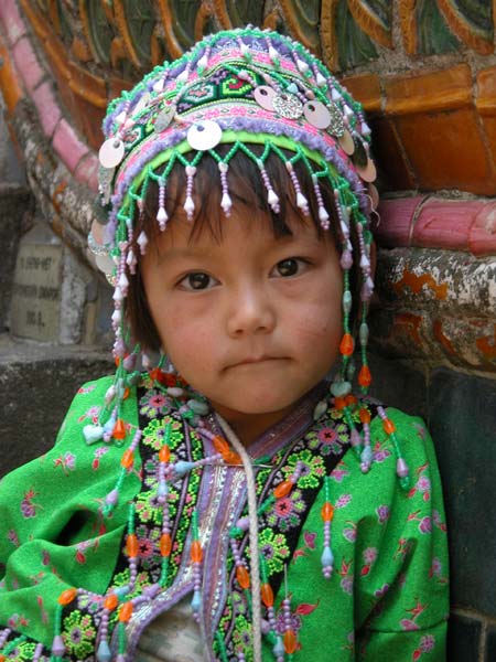 Jpeg 58K Young Hmong girl  3310