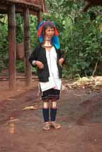 Jpeg 58K Palaung woman outside her house 9809q02t