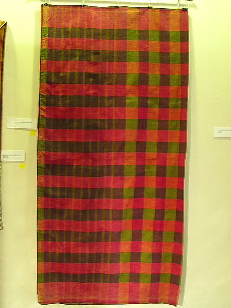 71K Jpg 04 -Maguindana woman's cotton malong (tubular garment), Mindanao, 19th century. 155 cm x 82 cm each side (tubular)