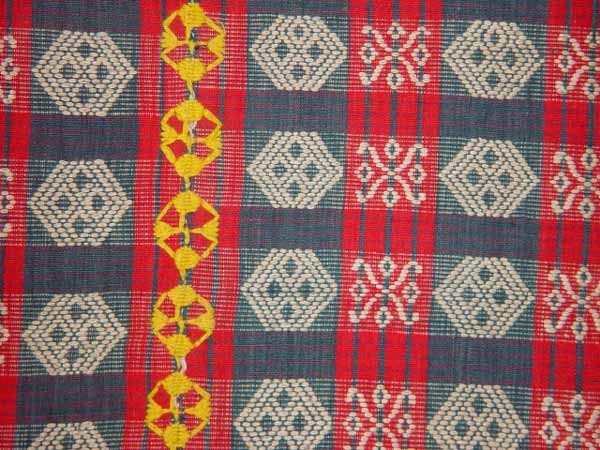 Jpeg 53K A detail of a pinilian blanket found from Ilocos to Kalinga, highlands of Northern Luzon, Philippines