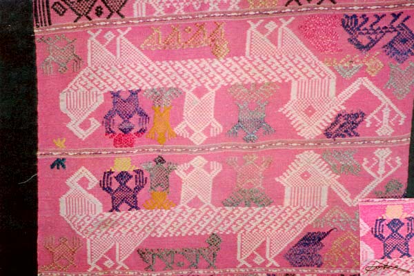 ss05 Jpeg 54K An old cloth, characterised by every panel being different except for these two “mirrors” – and the origin of the ‘Sandie Bug Man’