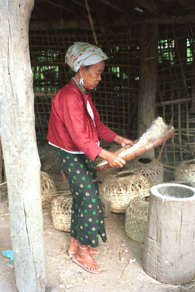 Karen woman cleaning the rice at the elephant mahouts' lodgings near Mae Hong Son 8812j24.jpg