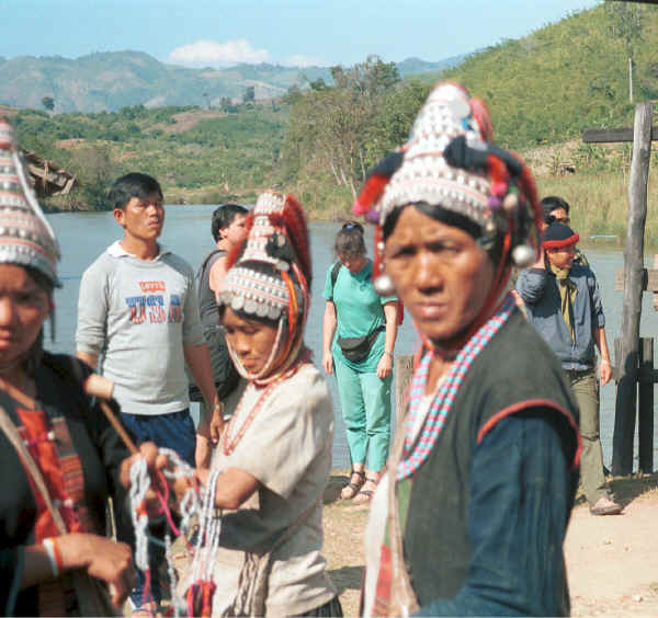 U Lo-Akha women selling beads and headdresses to tourists at a border post along the river down to Chiang Rai 8812o23e.jpg