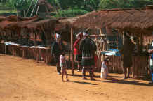 to Jpeg 36K U Lo-Akha women and children by their stalls in a village in hills around Chiang Rai 8812p28.jpg